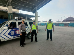 Personel Polsek Semampir Laksanakan Patroli Harkamtibmas di Terminal Wisata Religi Sunan Ampel