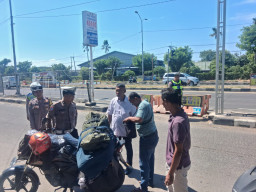 Operasi Kepolisian di Pos Suramadu, Petugas Berikan Teguran kepada Sembilan Pengendara Pelanggar