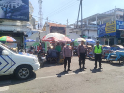 Personel Polsek Semampir Laksanakan Patroli Harkamtibmas di Kawasan Wisata Religi Sunan Ampel