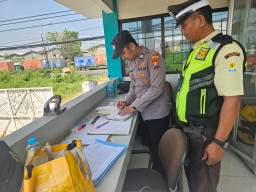 Polsek Asemrowo Tingkatkan Pengamanan Objek Vital, Patroli Gudang PLN Tambak Langon