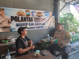 Bhabinkamtibmas Dupak Polsek Krembangan Pererat Sinergi dengan Warga Melalui Kegiatan Sambang