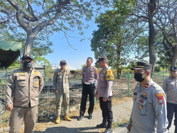 Polsek Kenjeran Bersama Satpol PP Patroli Gabungan di Tambak Wedi Lama, Antisipasi Aksi 3C