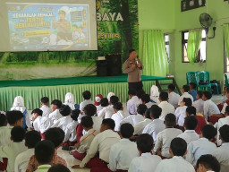 Kapolsek Semampir Jadi Pemateri MPLS di SMPN 27 Surabaya, Bekali Siswa Pencegahan Kenakalan Remaja dan Tertib Berlalu Lintas