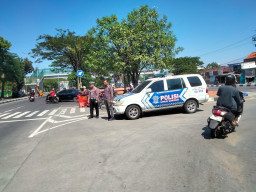 Polsek Kenjeran Laksanakan Patroli dan Pemantauan di U-Turn SMAN 19, Antisipasi Kemacetan dan Kejahatan 3C