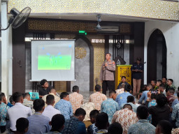 Polres Pelabuhan Tanjung Perak Berikan Edukasi Cegah Perundungan dan Bijak Bermedia Sosial kepada Pelajar MPLS