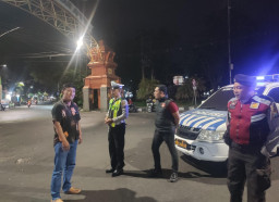 Personel Polsek Pabean Cantikan Patroli Harkamtibmas di Jalan Songoyudan, Antisipasi 3C dan Balap Liar