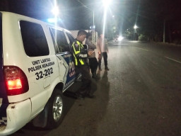 Personil Polsek Kenjeran Melaksanakan Patroli Harkamtibmas Polsek Kenjeran di Kawasan THP Kenjeran