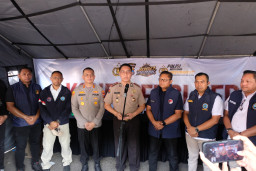 Polda Jatim dan Tim Gabungan Lakukan Penindakan dan Penegakan Hukum Narkoba di Jalan Kunti Surabaya