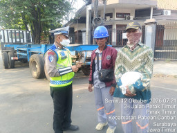 Satlantas Polres Pelabuhan Tanjung Perak Gencarkan Sosialisasi Tertib Berlalu Lintas kepada Masyarakat
