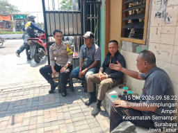 Bhabinkamtibmas Ampel Sambang Warga di Jalan Nyamplungan, Imbau Waspada Curanmor