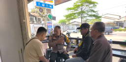 Bhabinkamtibmas Genting Kalianak Tindak Lanjuti Laporan Anak Punk yang Diduga Memaksa Pengunjung Indomaret