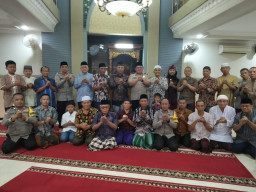 Kapolsek Kenjeran Gelar Jumat Keliling, Sampaikan Pesan Kamtibmas kepada Jemaah Masjid Nasrullah
