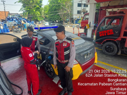 Sat Samapta Polres Pelabuhan Tanjung Perak Gelar Patroli Perintis Presisi di SPBU Bongkaran, Antisipasi 3C