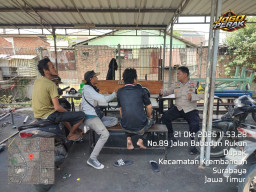 Bhabinkamtibmas Dupak Sambangi Warga Babadan Rukun, Ajak Jaga Kerukunan dan Kamtibmas