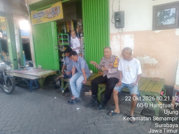 Bhabinkamtibmas Kelurahan Ujung Sambang Warga Hang Tuah 7, Sampaikan Pesan Kamtibmas