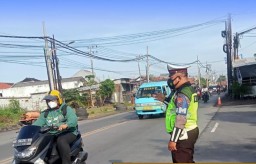 Satlantas Polres Tanjung Perak Laksanakan Pengaturan Pagi Untuk Cegah Kemacetan & Antisipasi Lantas