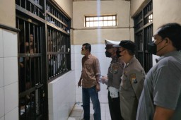 Polsek Kenjeran Lakukan Pengecekan Ruang Tahanan, Antisipasi Tahanan Sakit