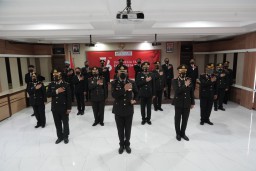 Kapolres Tanjung Perak Bersama PJU & Kapolsek Jajaran Ikuti Upacara Virtual HUT Ke 76 Kemerdekaan RI