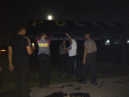 Dirikan Tenda Pengamanan, Polres Tanjung Perak Kawal Rekapitulasi Suara