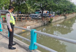 Polsek Pabean Cantikan, Antisipasi Potensi Banjir Lewat Pemantauan Debit Air