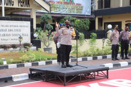 Kapolres Tanjung Perak Pimpin Apel Gelar Pasukan Untuk Pengamanan Unjuk Rasa Buruh