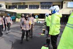 Kapolres Tanjung Perak Pimpin Apel Kesiapan Operasi Zebra Semeru 2020