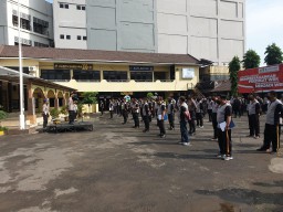 Wakapolres Tanjung Perak Pimpin Apel Pagi Dilanjutkan Olahraga Rutin