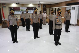 Sejumlah PJU & Kapolsek Jajaran Polres Tanjung Perak Mendapat Kenaikan Pangkat