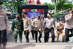 Kapolres Tanjung Perak Hadiri Peringatan HUT Polantas Bhayangkara Ke 66 di Monumen Tugu Pahlawan
