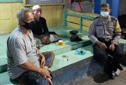 Babinkamtibmas Perak Timur Lakukan Patroli Malam di Pemukiman, Himbauan Aktifkan Siskamling