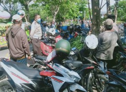 Polsek Kenjeran Bubarkan Kerumunan Pengunjung di Taman Suroboyo