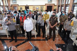Kapolres Tanjung Perak Tandatangani Deklarasi Jogo Suroboyo Damai di Balaikota
