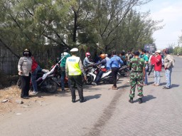 Polsek Asemrowo Kawal Pelaksanaan Aksi Unjuk Rasa Perusahaan Travel
