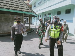 Personil Polsek Semampir Laksanakan Sosialisi Patuh Protokol Kesehatan di Wisata Ampel