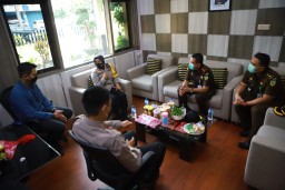 Kapolres Tanjung Perak Terima Kunjungan Kajari, Bahas Sinergitas di Bidang Hukum & Peradilan