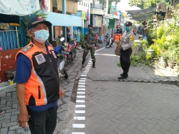 Polsek Asemrowo Bareng Instansi Samping & Masyarakat Lakukan Kerja Bakti Masal