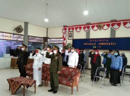 Wakapolsek Kenjeran Ikuti Upacara Hari Kemerdekaan di Aula Kantor Kecamatan