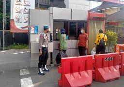 Urkes Polres Tanjung Perak Gelar Pengecekan Suhu Badan Setiap Hari, Antisipasi Covid-19