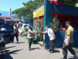 Kapolres Tanjung Perak Lakukan Pengecekan Kesiapan Personil Pospam di Wisata Kenpark
