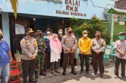 Kapolres Tanjung Perak Cek Pelaksanaan Vaksinasi di Kecamatan Pabean Cantikan Oleh Petugas Puskesmas Perak Timur