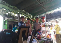 Babinkamtibmas Polsek Kenjeran Lakukan Pengamanan Acara Bazar