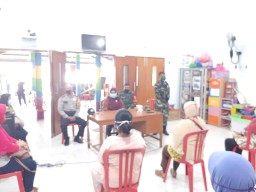 Babinkamtibmas Wonokusumo Dampingi Camat Semampir Sosialisasikan Pencegahan Covid-19
