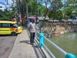 Polsek Pabean Cantikan Pantau Debit Air, Waspada Potensi Banjir