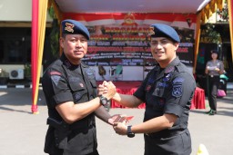 Kapolres Tanjung Perak Beri Ucapan Selamat Kepada 50 Personil Eks