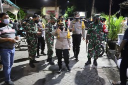 Kapolres Tanjung Perak Dampingi Danrem Bhaskara Jaya, Pantau Kesiapan TPS 24 Kelurahan Sidotopo