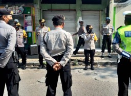 Kapolres Tanjung Perak Pimpin Apel Pengamanan Kunjungan Kabaharkam Polri
