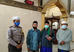 Babinkamtibmas Takal Kedinding Gelar Jumat Darling, Sampaikan Waspada Radikalisme