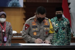 Kapolres Tanjung Perak Hadiri Penandatanganan Komitmen Bersama 3 Kepala Daerah