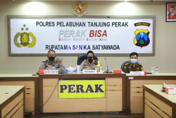 Kapolres Tanjung Perak Bersama Kasat Lantas Ikuti Zoom Meeting Peresmian ETLE Nasional Oleh Kapolri