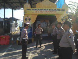 Polsek Kenjeran Terus Pantau Keamanan Arus Balik Lebaran di Jembatan Suramadu